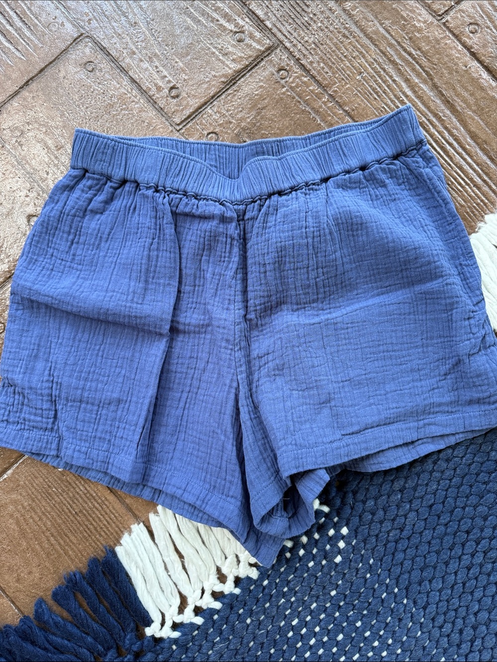 a.n.a Women's Blue Gauze Elastic-Waist Shorts